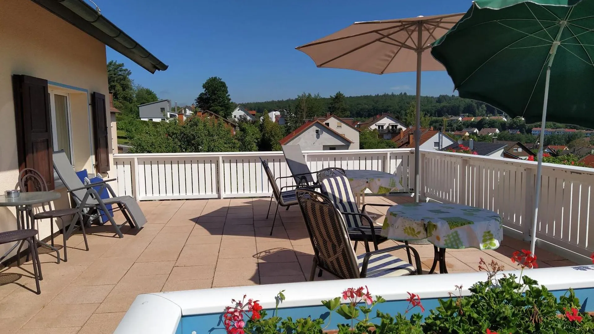 Haus Holzheimer Mit Blick Auf Die Rhoen Bad Kissingen Niemcy